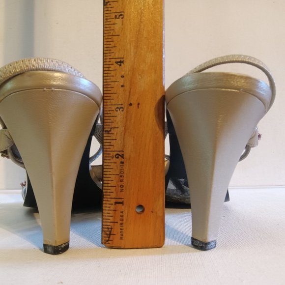 Bisou Bisou Strappy Pearl Lavender Beaded Sandals 2/$10 or FREE w/ $20 Purchase - Picture 4 of 6